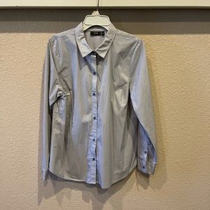 Apt 9 essentials button front shirt. EUC